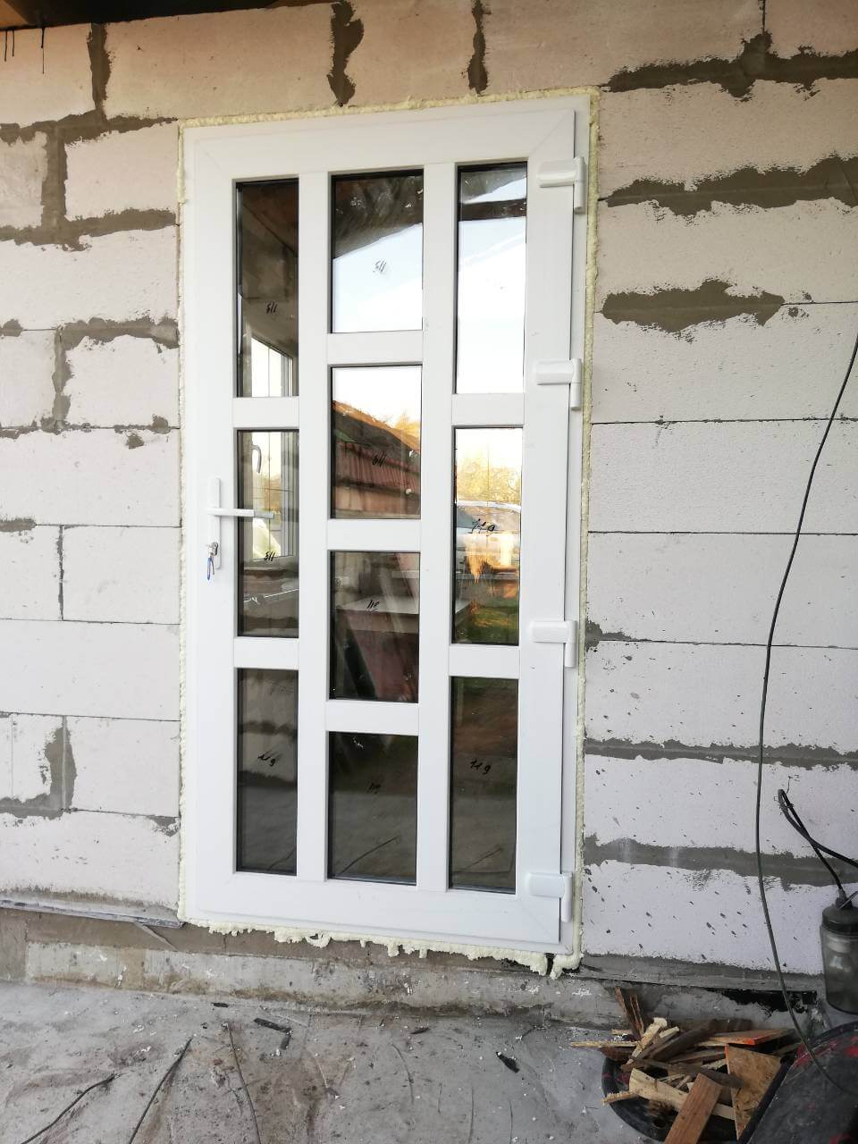 Пластиковые входные двери — в частный дом уличные со стеклопакетом - Окна  МОЛО